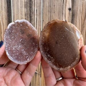 3.96 oz. Geode cut in half. Geode pair.  Polished Geode with Quartz points. G9.